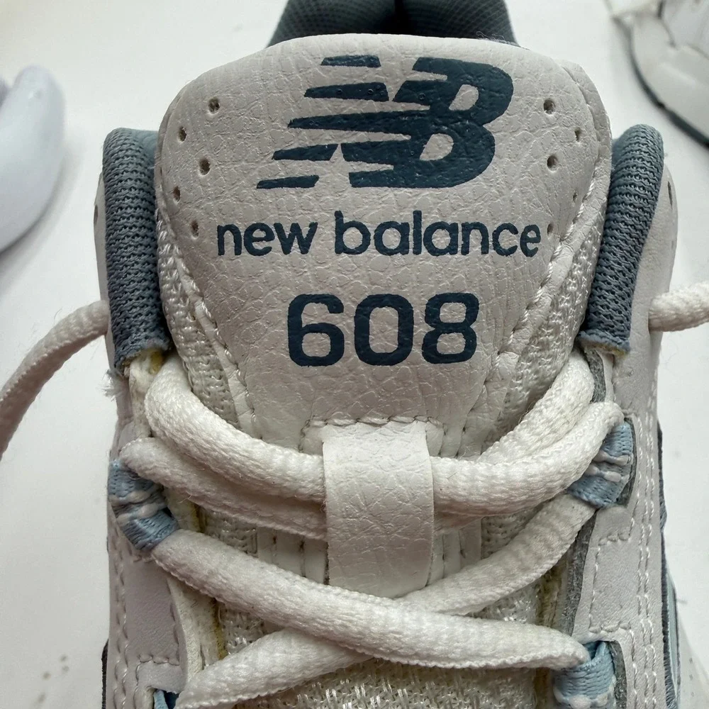 New Balance Sneaker 608v5 Cross Trainer Leather White Blue Womens 9.5 WX608WB5